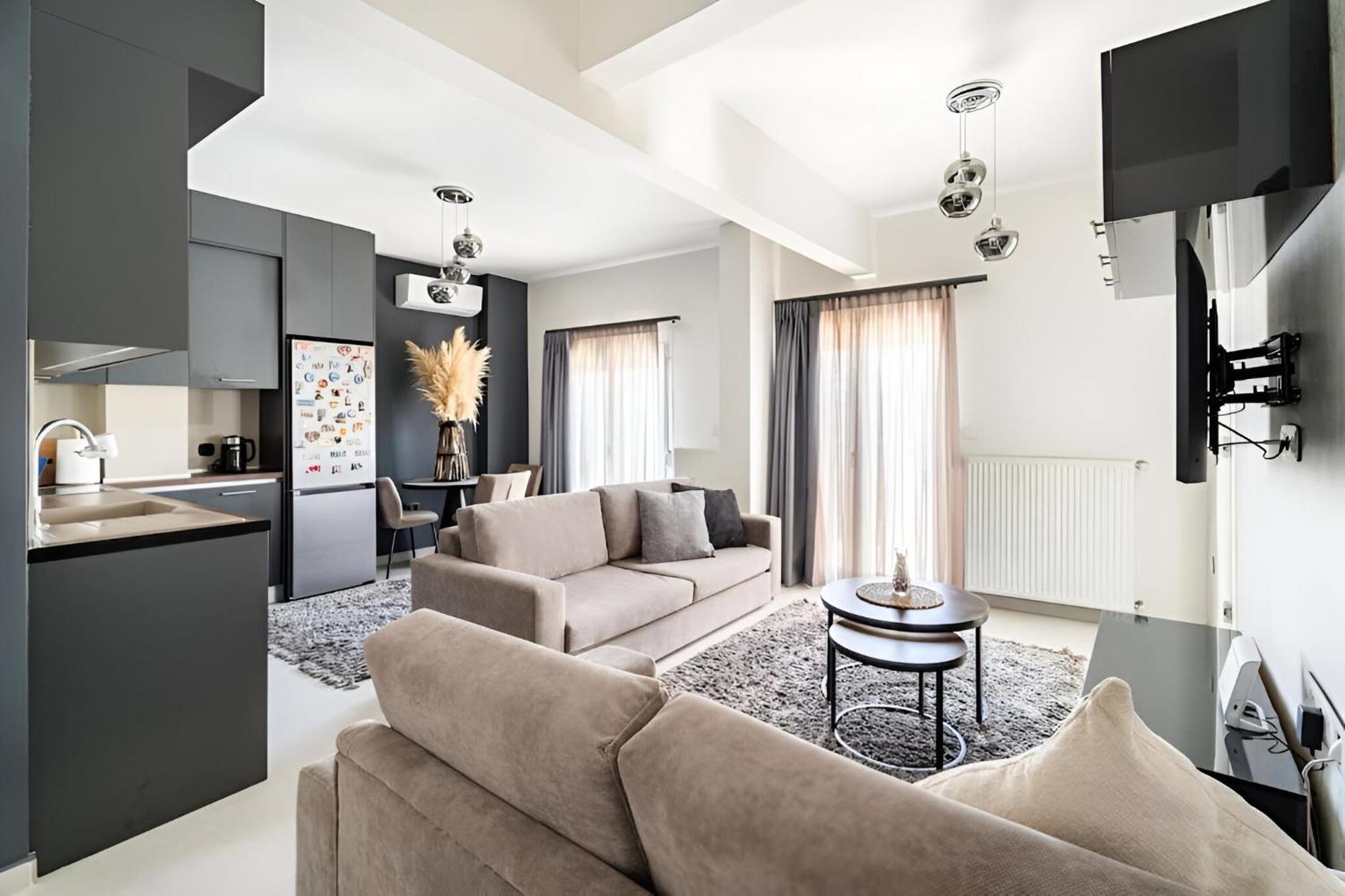 Elegant, Modern & Spacious Apartment In Thessaloniki With Balcony Exterior foto