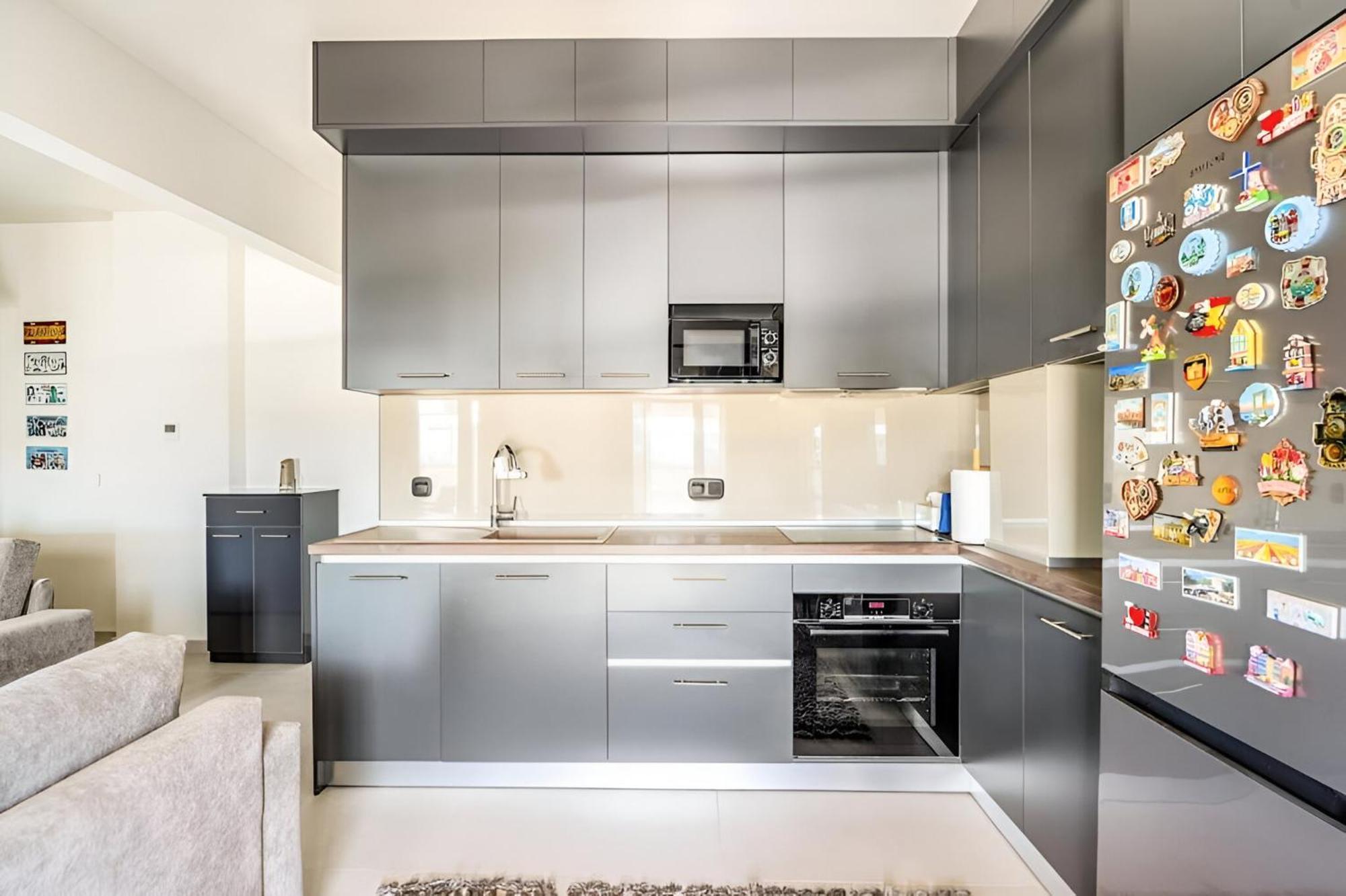 Elegant, Modern & Spacious Apartment In Thessaloniki With Balcony Exterior foto